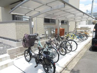 セジュール西大路三条の駐車場|駐輪場