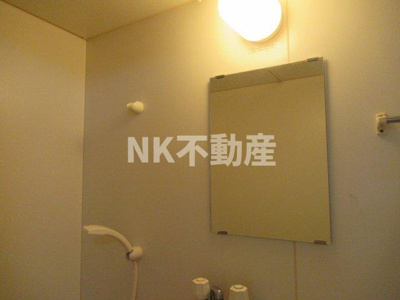 【浴室】 | レジデンス春（河内小阪賃貸） | お風呂に鏡があります