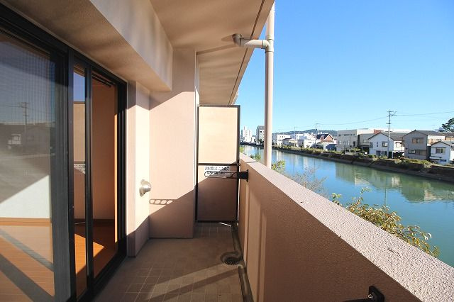 リーヴァ・ビスタ北本町のバルコニー|広々としたバルコニーです