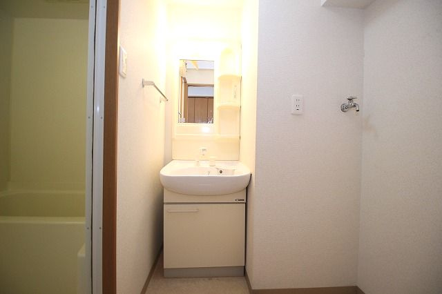 リーヴァ・ビスタ北本町の独立洗面台|独立洗面台です
※間取り反転の場合あり