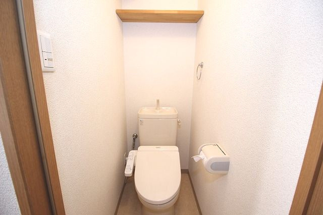 リーヴァ・ビスタ北本町のトイレ|ゆったりとした空間のトイレです
※間取り反転の場合あり