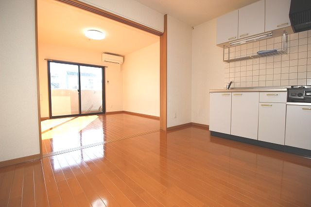 リーヴァ・ビスタ北本町の居間・リビング|おしゃれな居間です
※間取り反転の場合あり