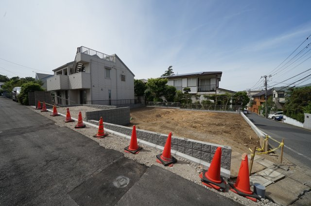 高台の閑静な住宅街、東南角地につき陽当り良好♪ＬＤＫ１８．０帖の４ＬＤＫ！西区浅間台　新築戸建ての外観