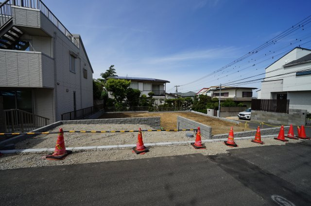 高台の閑静な住宅街、東南角地につき陽当り良好♪ＬＤＫ１８．０帖の４ＬＤＫ！西区浅間台　新築戸建ての外観