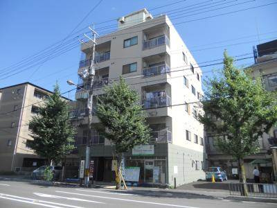 コスモプラザコマツの外観