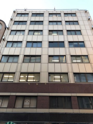 友野本社ビルの外観