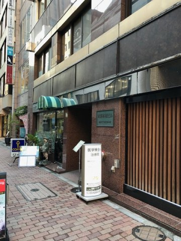 友野本社ビルのエントランス