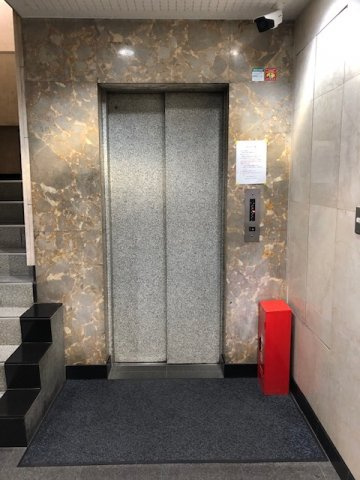 友野本社ビルのロビー