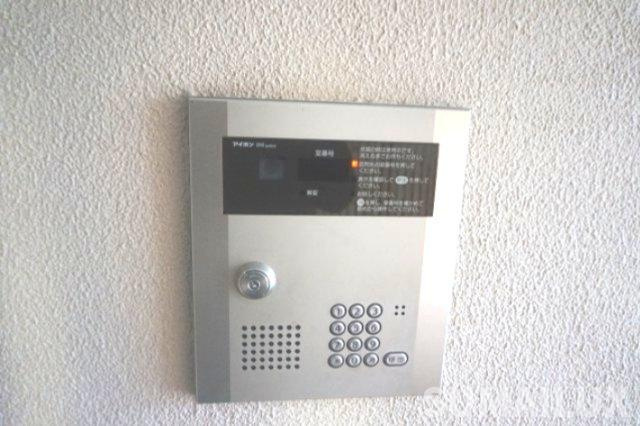 熊本市中央区新屋敷１丁目の賃貸マンションのエントランス