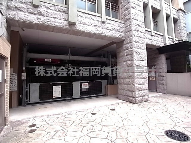 サヴォイジアトリウムの駐車場