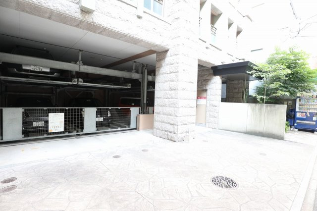 サヴォイジアトリウムの駐車場