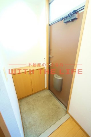 ヴィラ・クローバー【10,000円キャッシュバック対象物件】の玄関|明るい玄関です