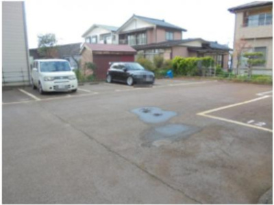 【駐車場】 | ウィステリア | 広々とした駐車場は消雪設備が付いています。1台無料、2台目5000円
