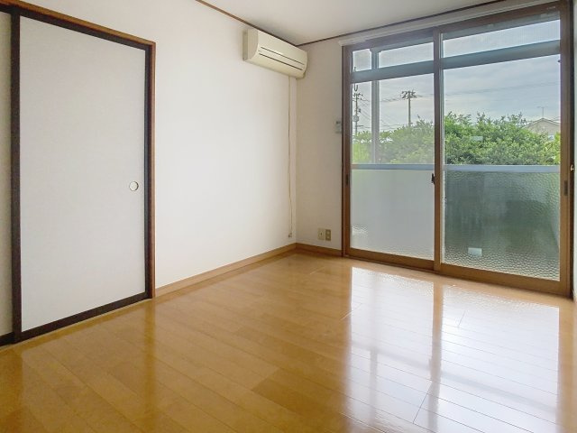 コーポみさわの居間・リビング|使いやすい居間です