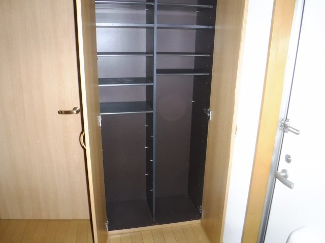 コーポアオキの収納|他のお部屋の参考写真となります。