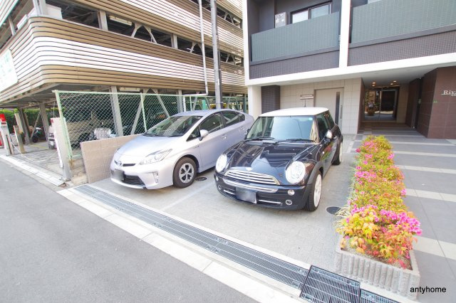 リヴィエール北梅田　仲介手数料無料の駐車場