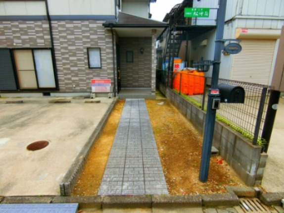 青南台一戸建てのエントランス