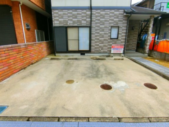 青南台一戸建ての駐車場