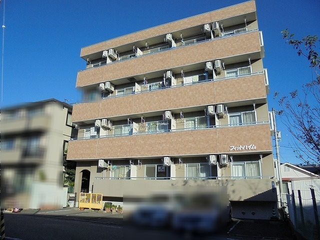 フィットハイム比島の駐車場