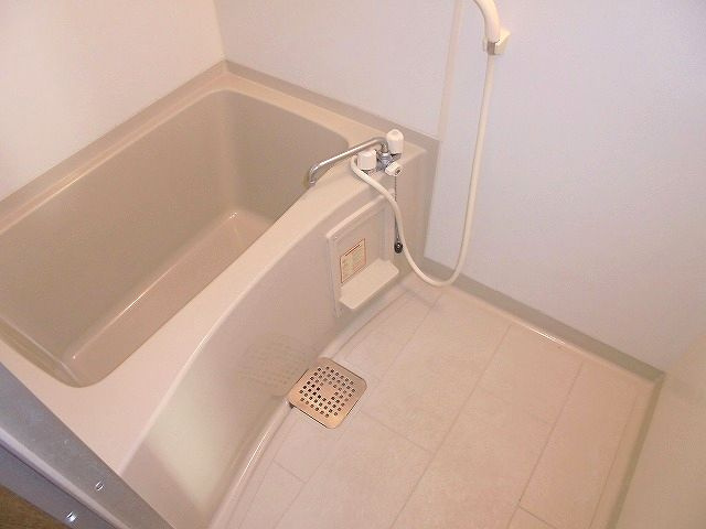 フィットハイム比島の浴室|きれいなお風呂です