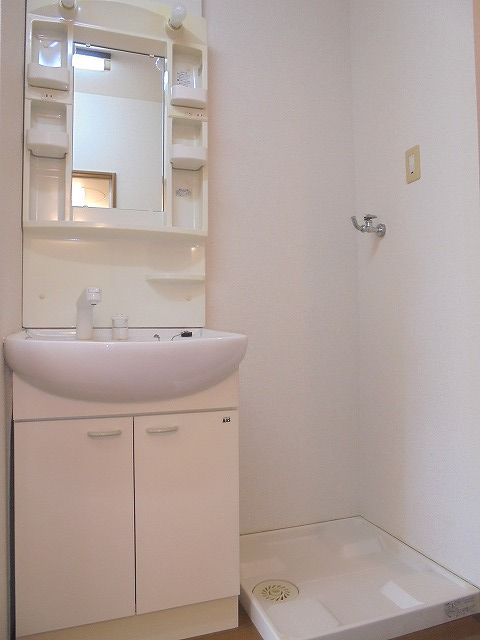 フィットハイム比島の洗面所|独立洗面台あり、毎朝おしゃれに忙しい女性の方におすすめです