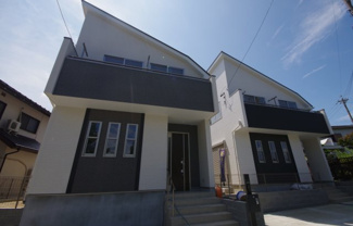 【外観】 | 現地（2020年８月）撮影
土地面積121.96㎡（36.89坪）。
駐車並列３台(車種による)可能！