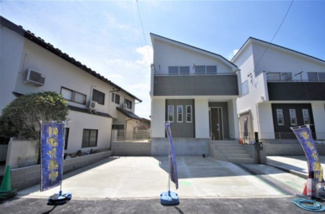 【外観】 | 現地（2020年８月）撮影
土地面積121.96㎡（36.89坪）。
駐車並列３台(車種による)可能！