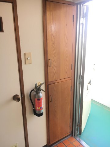 シャトレ西崎の玄関