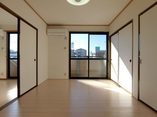 リバーポートリョウの洋室