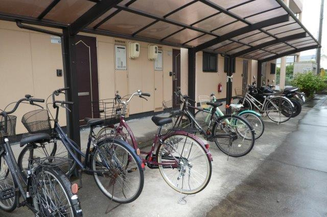 総社市真壁のアパートのその他共用部分|自転車置き場
