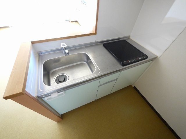 結充Immeuble　B館のキッチン|コンパクトなキッチンで掃除もラクラク