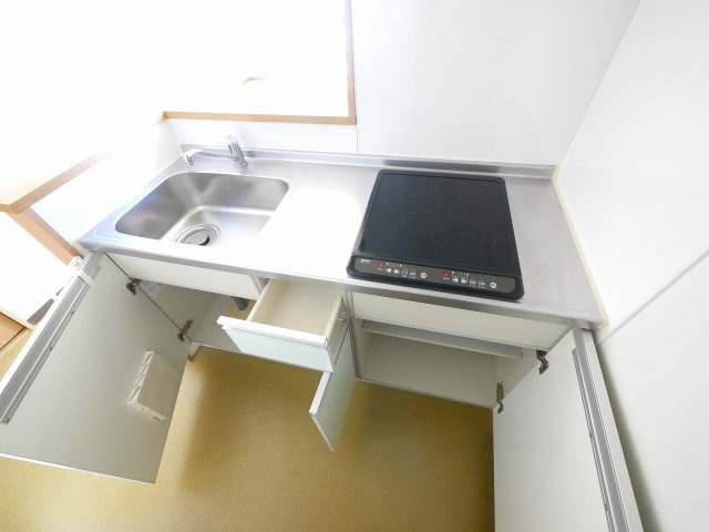 結充Immeuble　B館のキッチン|コンパクトなキッチンで掃除もラクラク