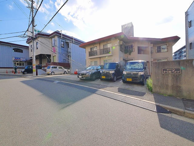 東生駒ハイツの駐車場|駐車場も停めやすいです