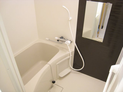 【浴室】 | クレイノ浪華Ⅳ | ゆったりとしたバスタブ