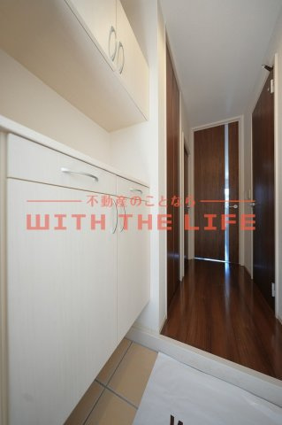 WITH THE LIGHT（ウィズザライト）【10，000円キャッシュバック対象物件】の玄関|ゆったりとした玄関です