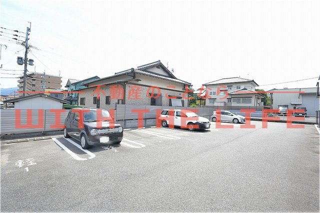 WITH THE LIGHT（ウィズザライト）【10，000円キャッシュバック対象物件】の駐車場|駐車場があるので、車を買う予定の方も安心です