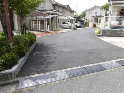 【前面道路含む現地写真】 | 大津市仰木の里6丁目2-15　中古戸建