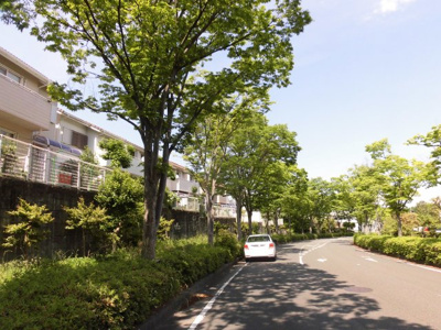 【前面道路含む現地写真】 | 大津市仰木の里6丁目2-15　中古戸建 | 南側道路