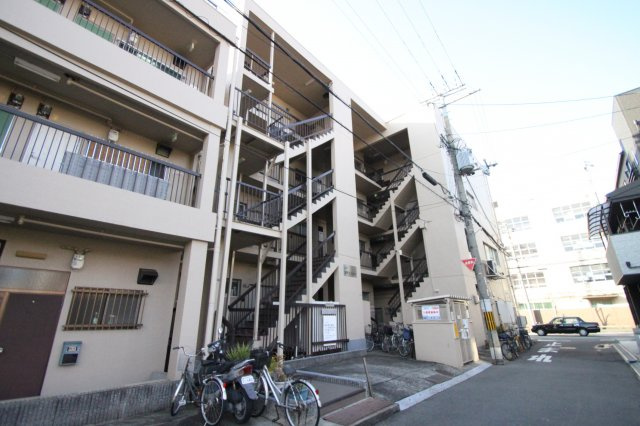 ＨＹ宝持マンションの外観