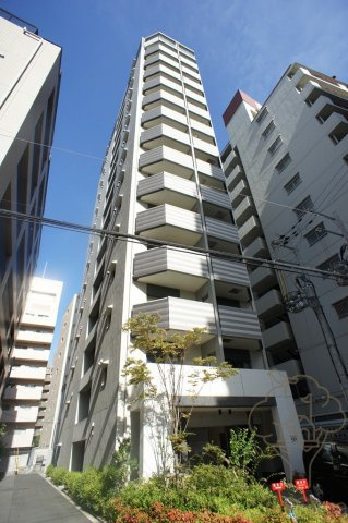 クリスタルグランツ新大阪の外観