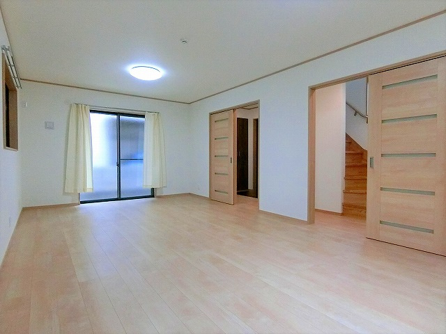 中央６１２戸建の洋室