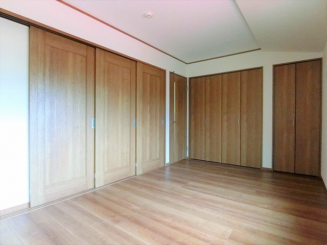 中央６１２戸建の洋室