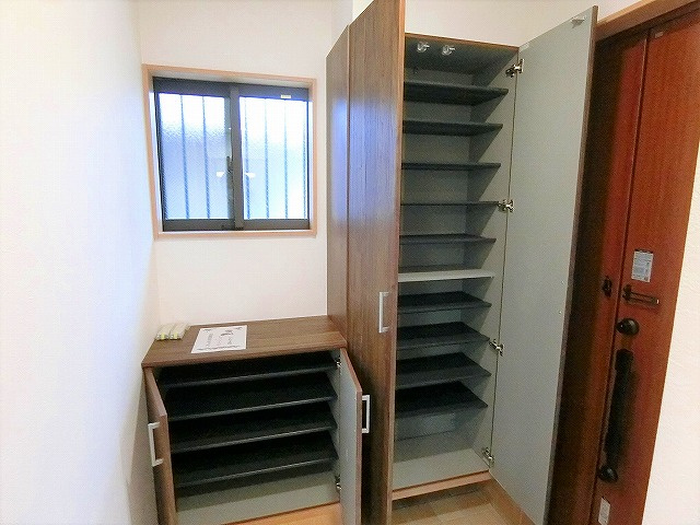 中央６１２戸建の玄関