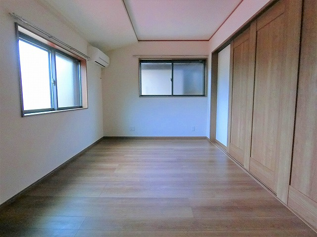 中央６１２戸建の洋室