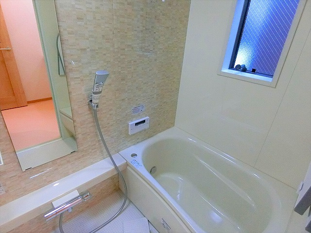 中央６１２戸建の浴室