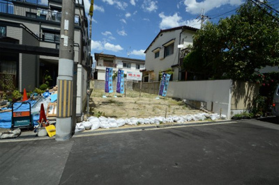 【前面道路含む現地写真】 | 豊中市服部本町3丁目　新築戸建