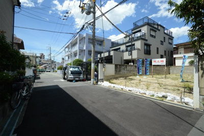 【前面道路含む現地写真】 | 豊中市服部本町3丁目　新築戸建