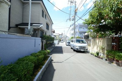 【前面道路含む現地写真】 | 豊中市服部本町3丁目　新築戸建