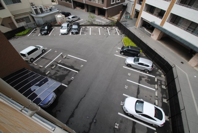 グランドウェルストーンの駐車場|駐車場完備です