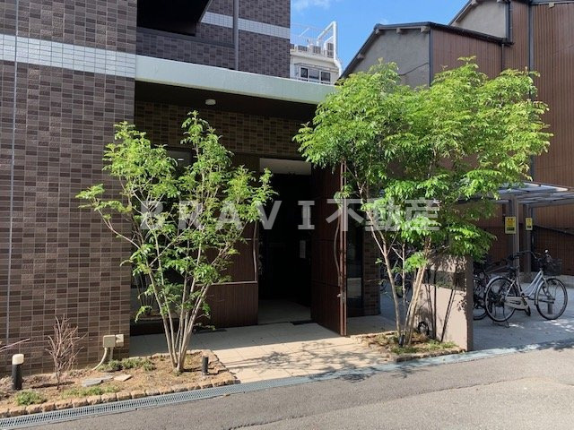 ブリリアント扇町公園　BRAVI不動産のエントランス|【ブリリアント扇町公園】毎日通るエントランスはこのようになっています